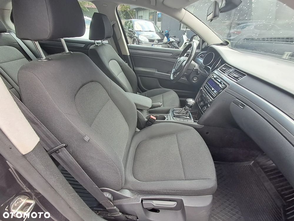 Skoda Superb 2010 photo 5
