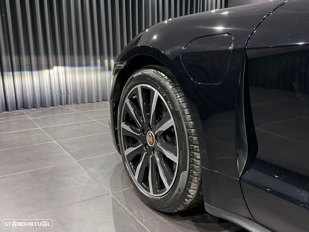 Porsche Taycan Standard - 12