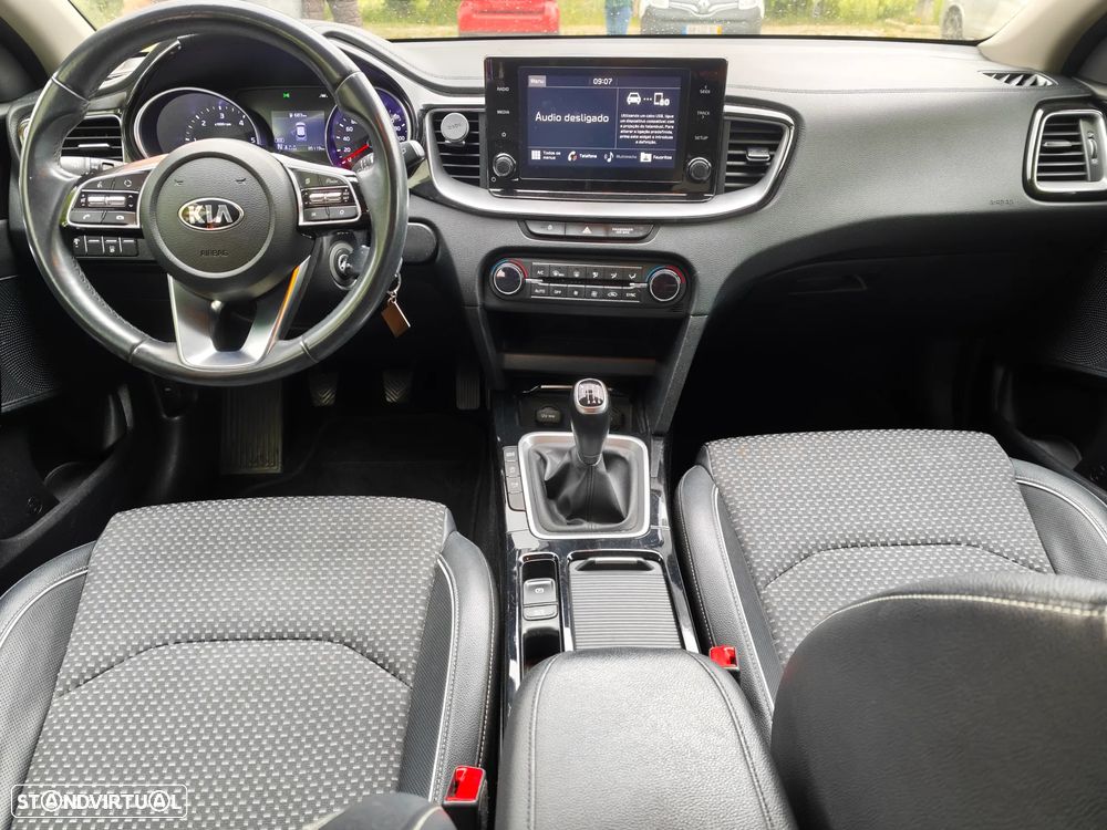 Kia XCeed - 10