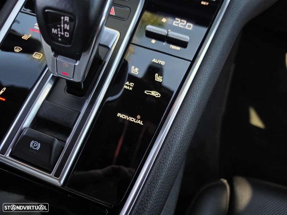Porsche Panamera 4 E-Hybrid - 24