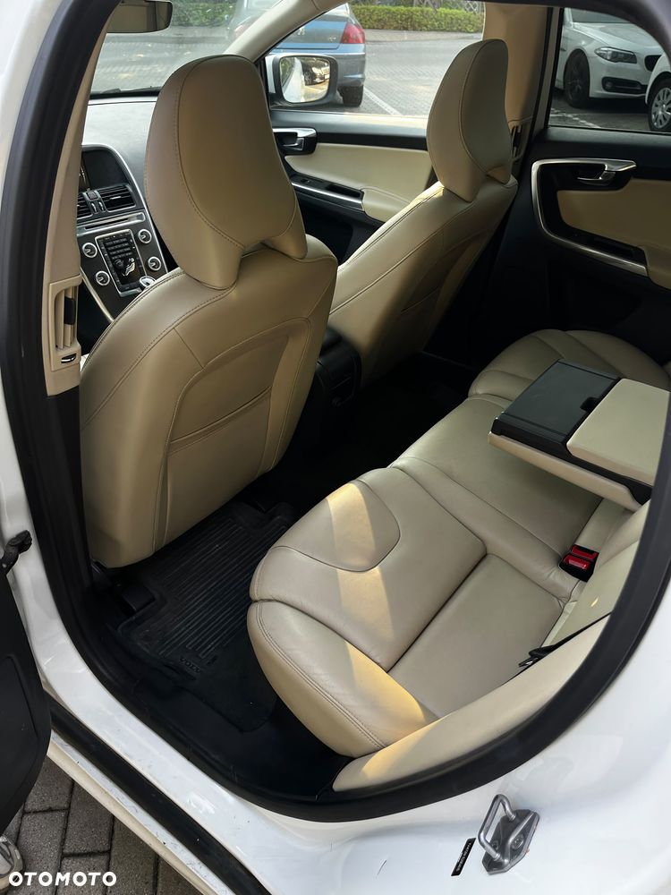 Volvo XC 60 T5 AWD Momentum - 11