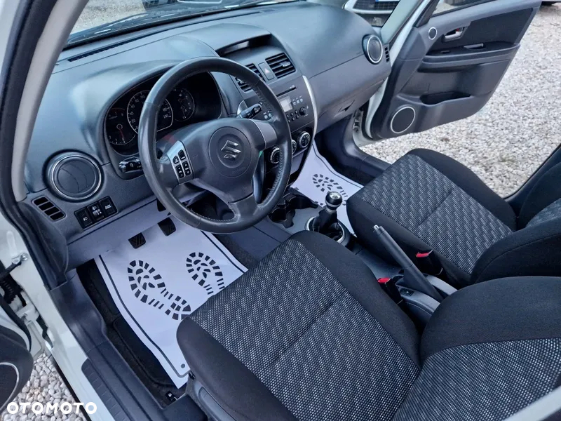 Suzuki SX4 1.6 GS / Premium - 16