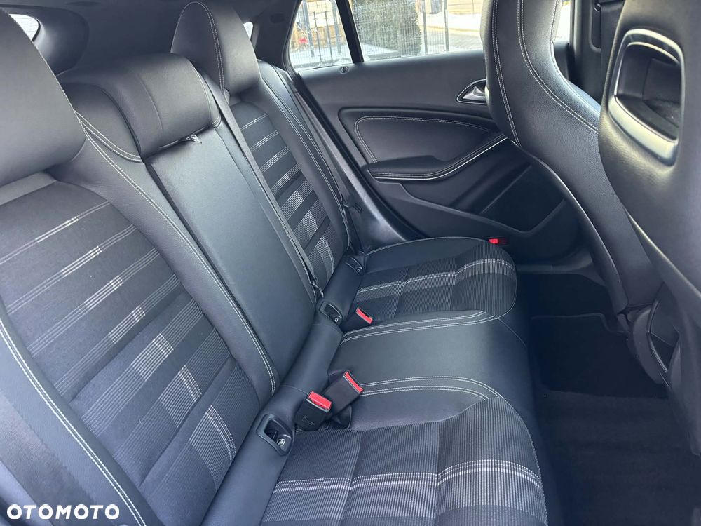 Mercedes-Benz CLA 180 Peak Edition - 31