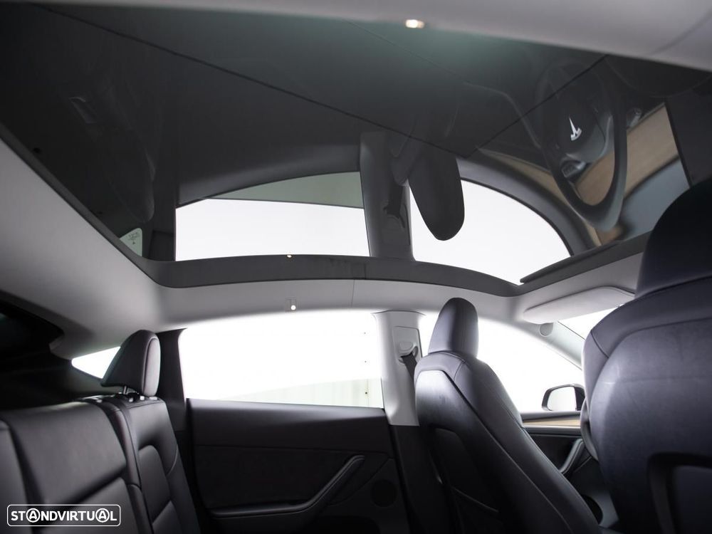 Tesla Model Y Long Range Dual Motor AWD - 14