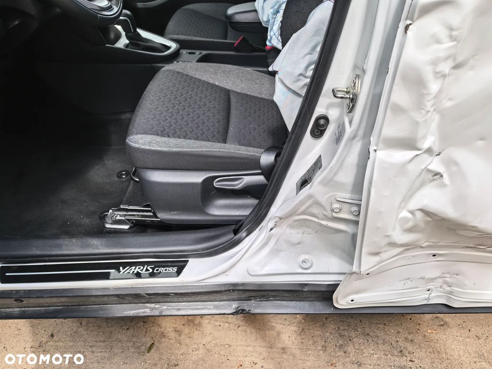 Toyota Yaris Cross 130 1.5 VVT-i Team Deutschland - 15