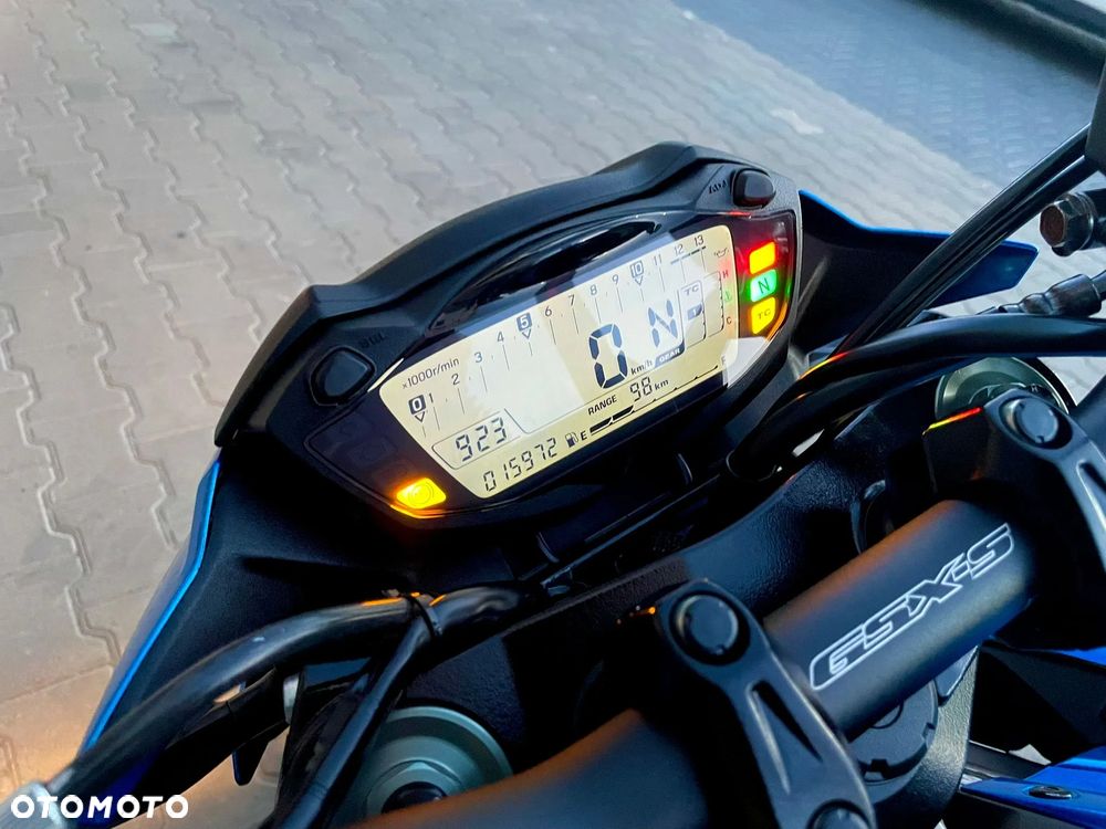 Suzuki GSX - 16