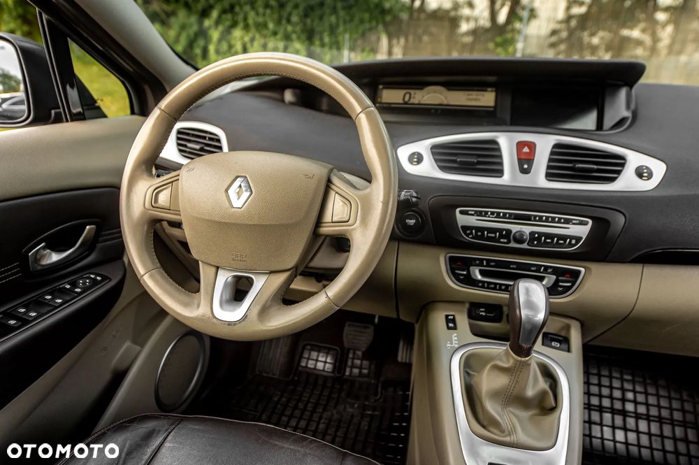 Renault Grand Scenic - 8