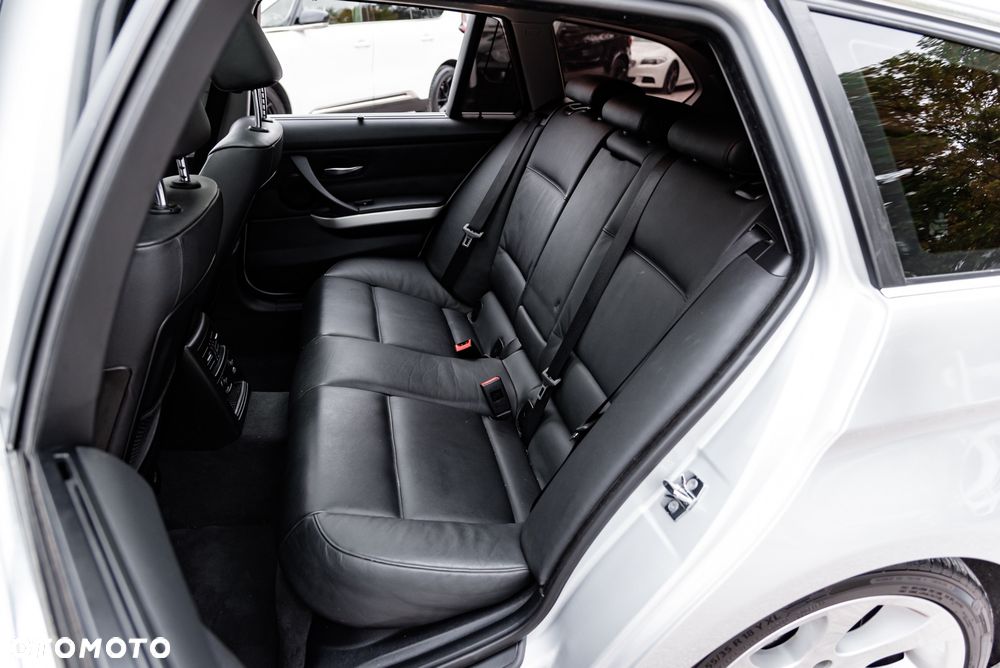 BMW Seria 3 330xi - 22