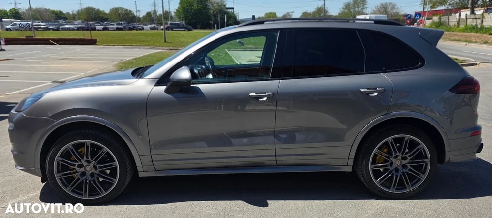 Porsche Cayenne - 1