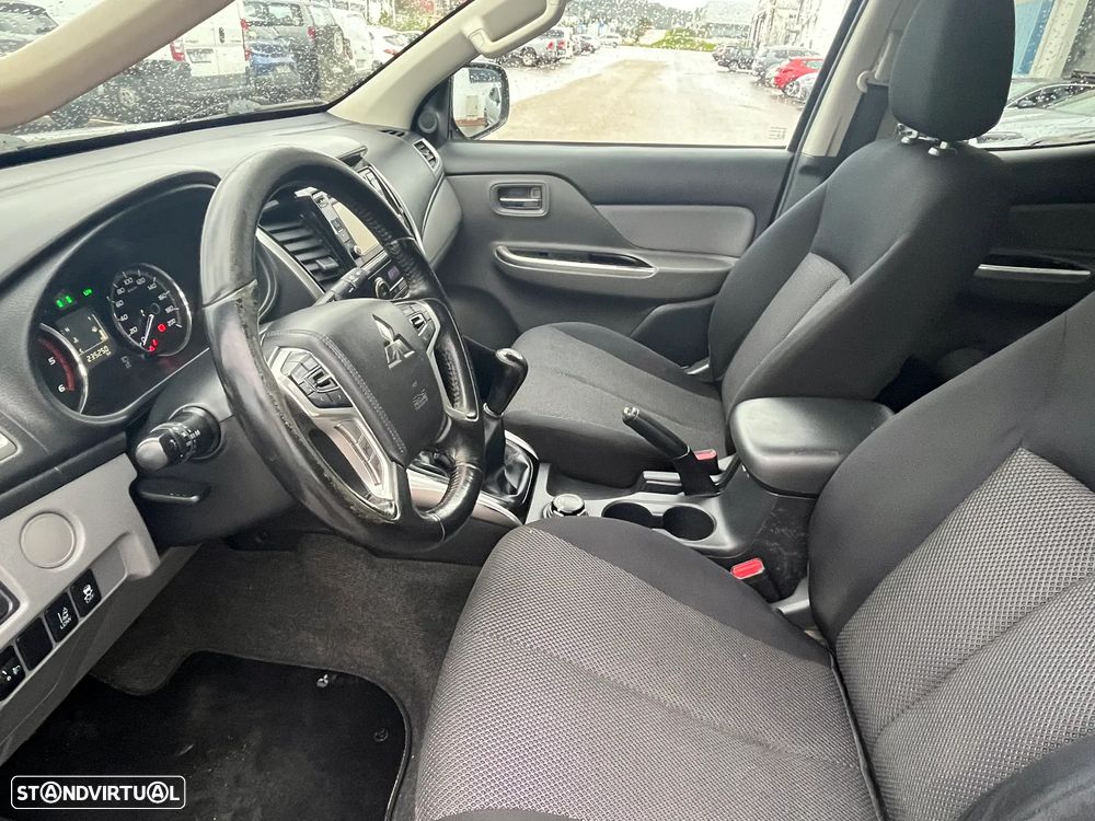 Mitsubishi Strakar 4x4 IVA Dedutível - 13