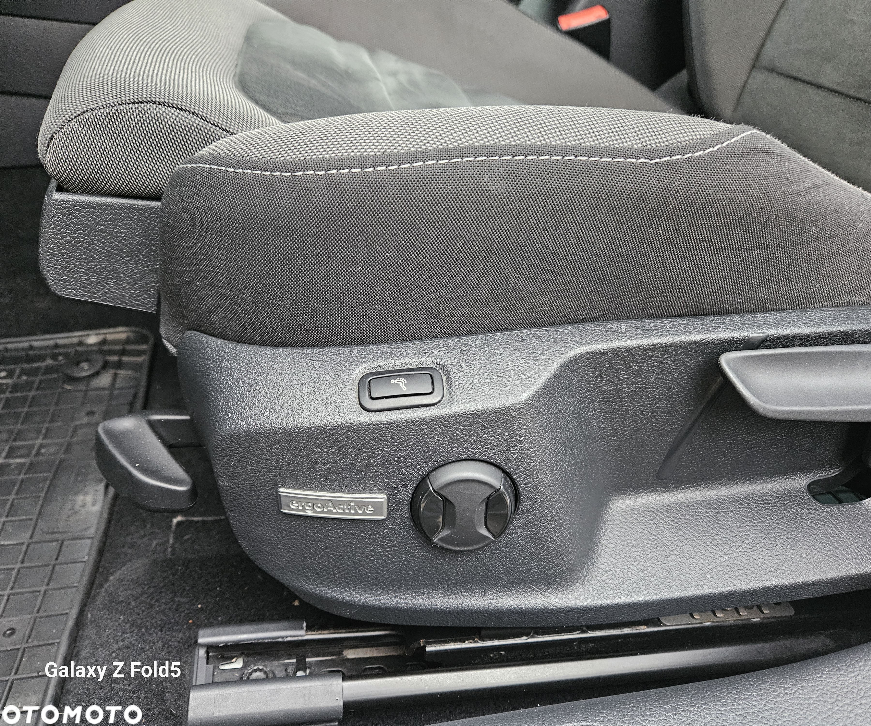 Volkswagen Golf 2.0 BlueTDI DSG Comfortline - 12
