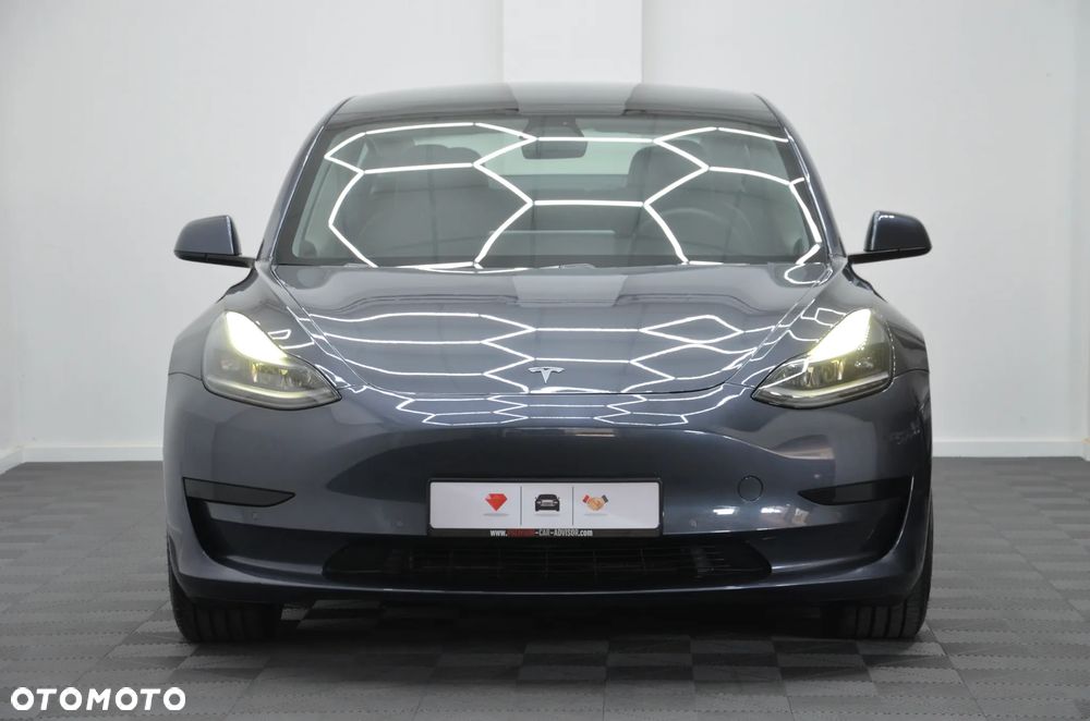 Tesla Model 3 Standard Reichweite Plus Hinterradantrieb - 3