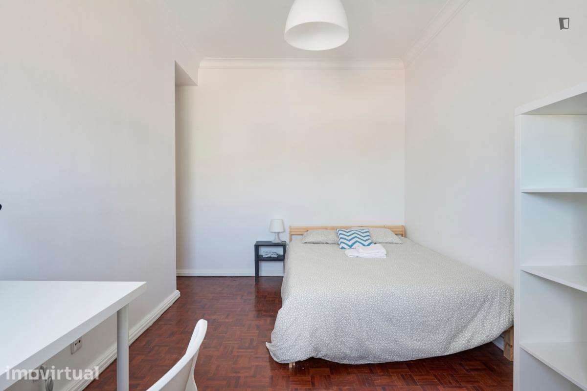 Quarto - localizado em Benfica Lisbon - Grande imagem: 4/35