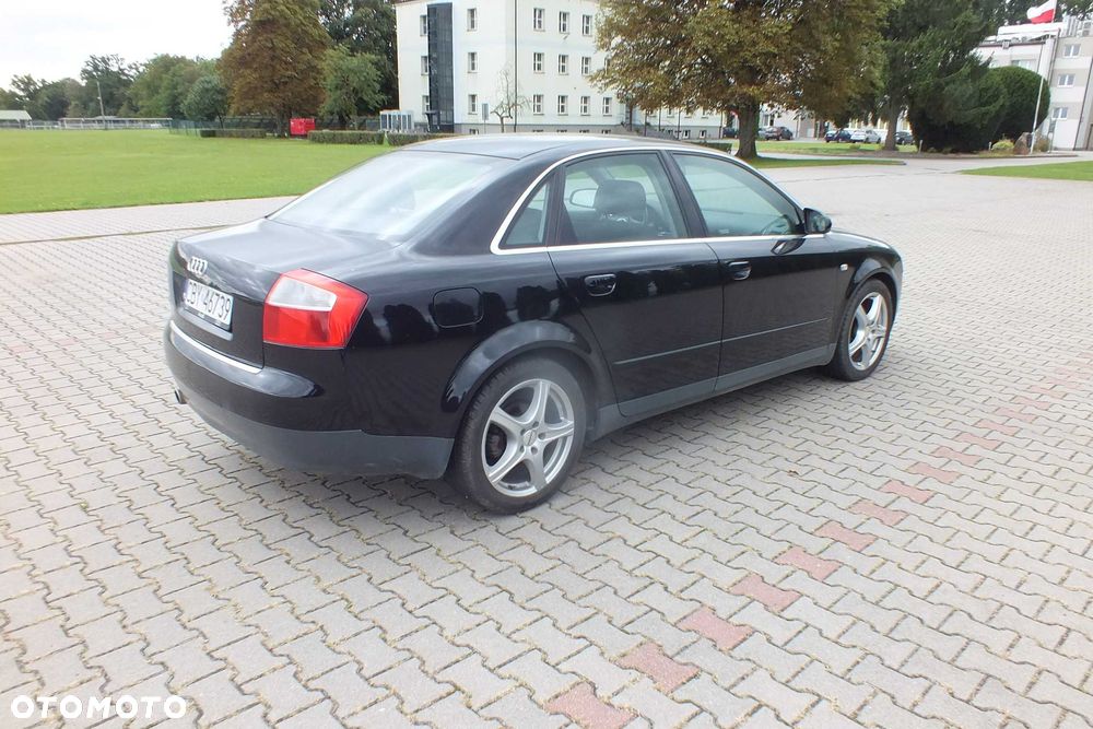 Audi A4 Limousine - 4