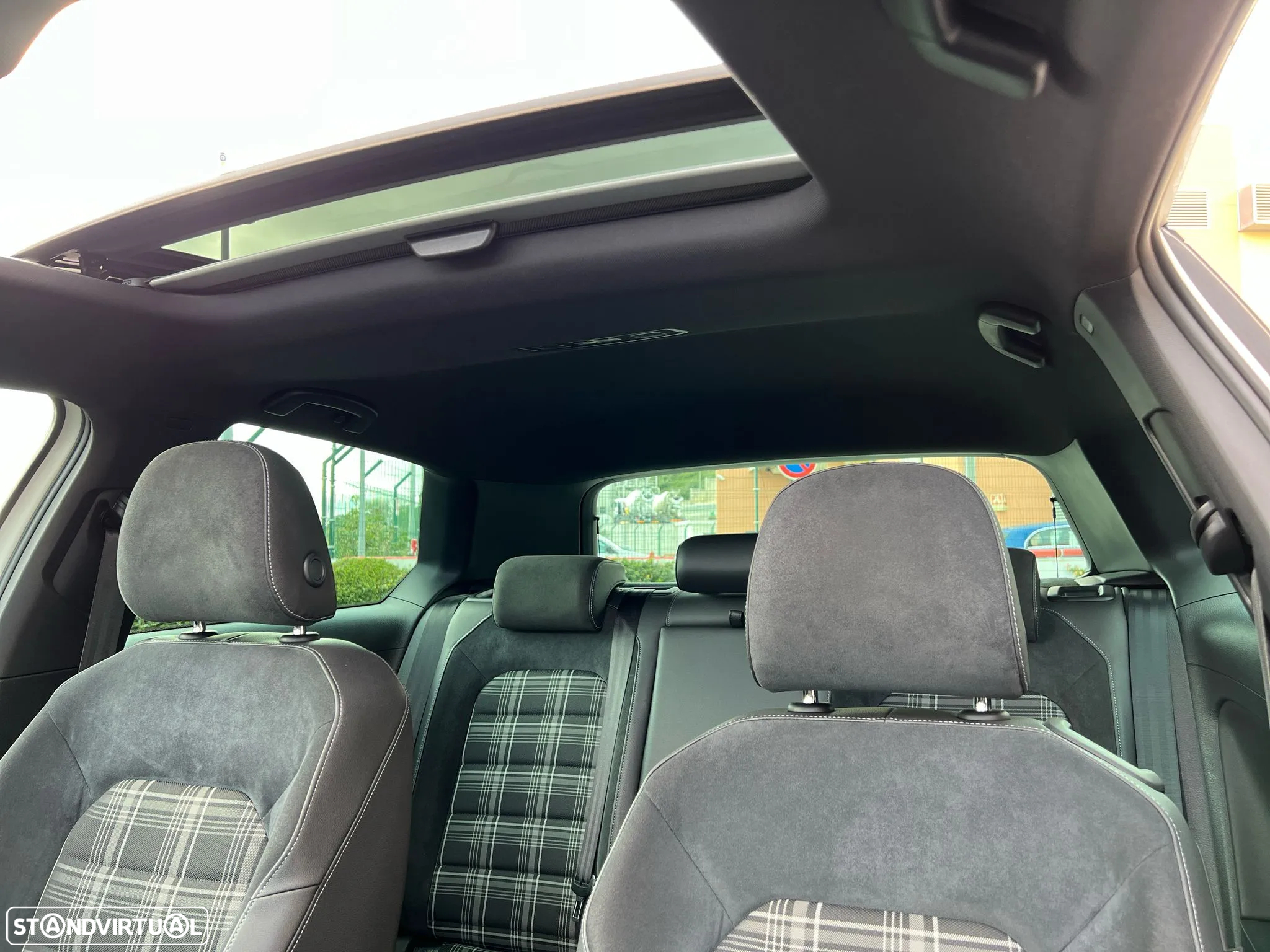 VW Golf 2.0 TDI GTD DSG - 33