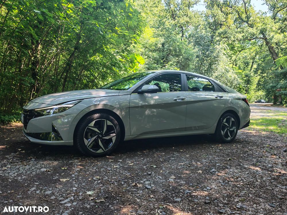 Hyundai Elantra 1.6 l 123 CP CVT Exclusive Navi - 15