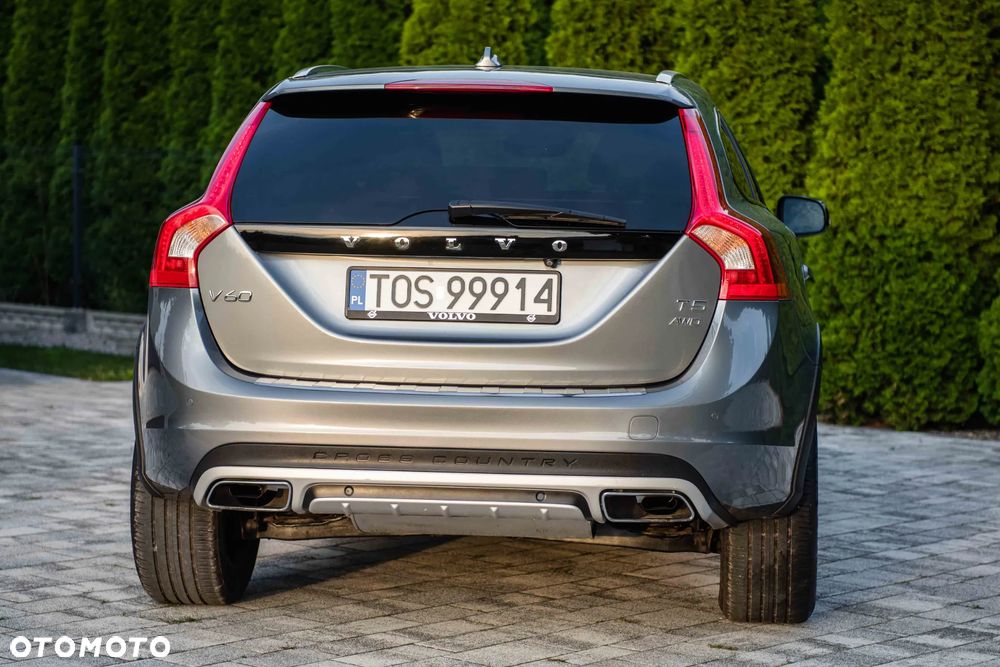 Volvo V60 Cross Country T5 AWD Summum - 17