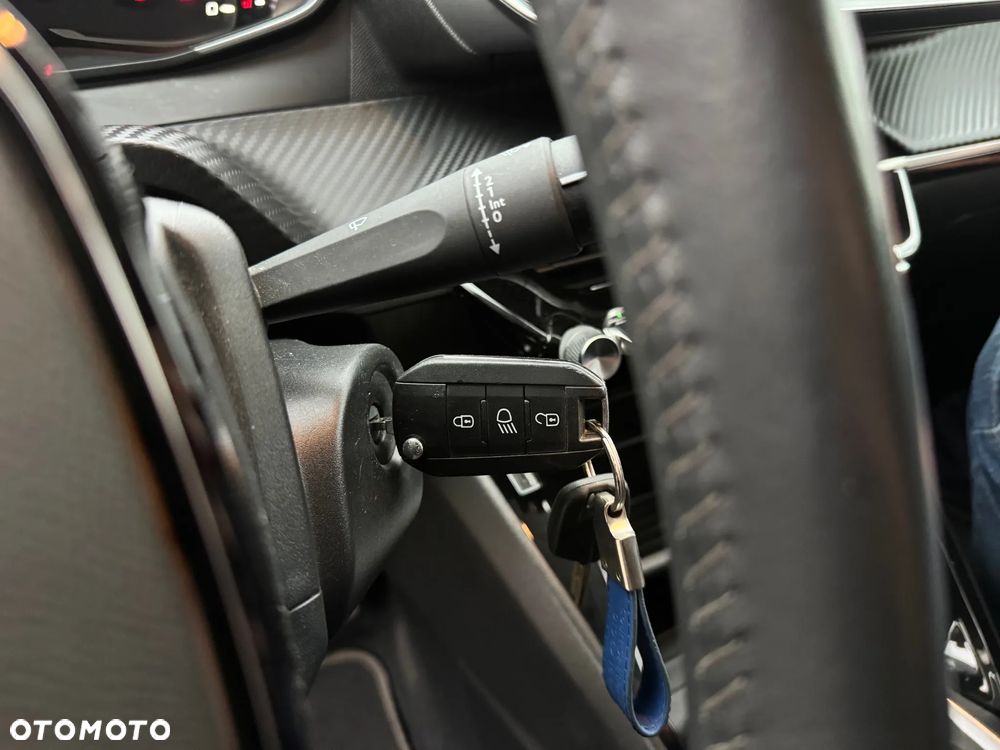 Peugeot 208 BlueHDi 100 Allure Pack - 17