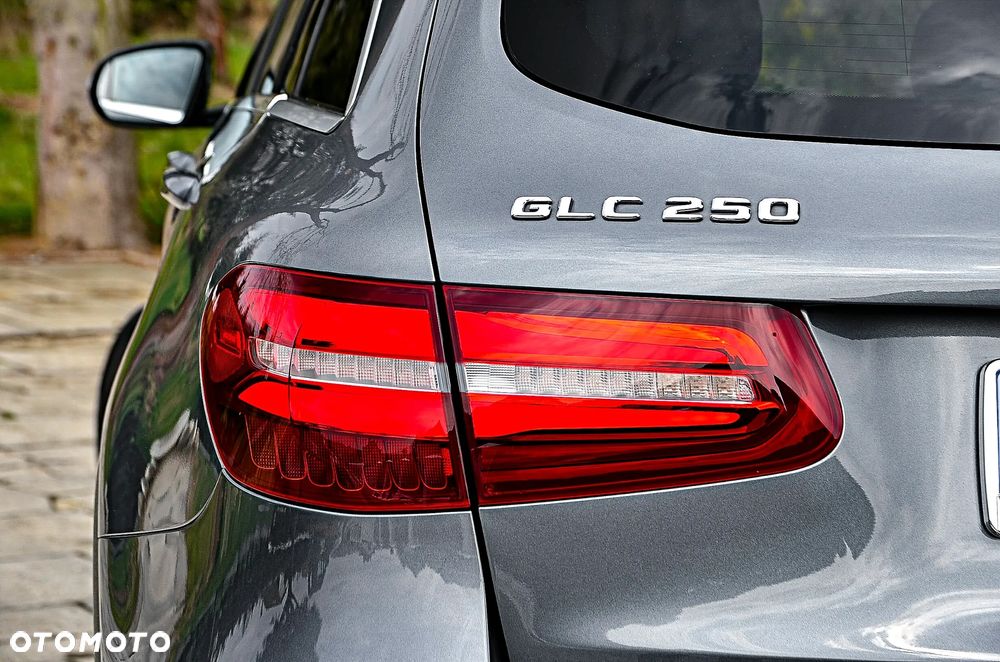 Mercedes-Benz GLC 250 4Matic 9G-TRONIC AMG Line - 20