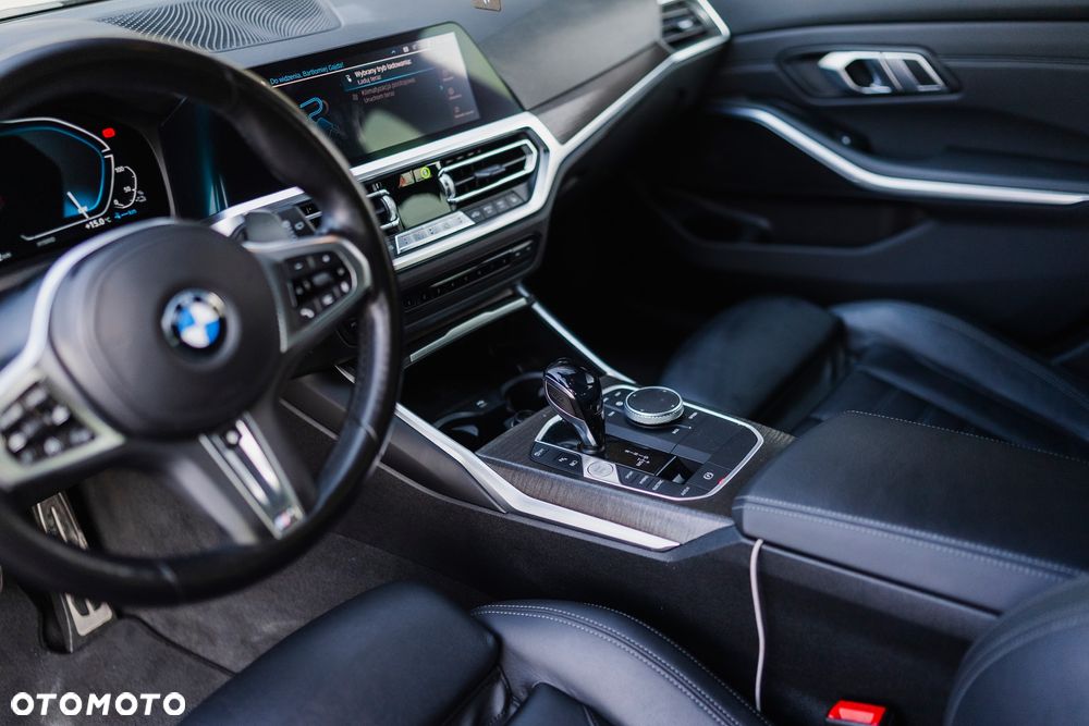 BMW Seria 3 330i Edition M Sport Shadow - 21