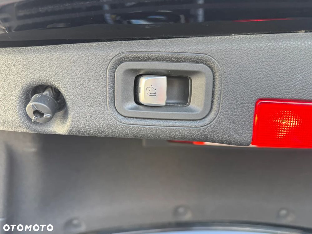 Mercedes-Benz Klasa E 300 AMG - 17