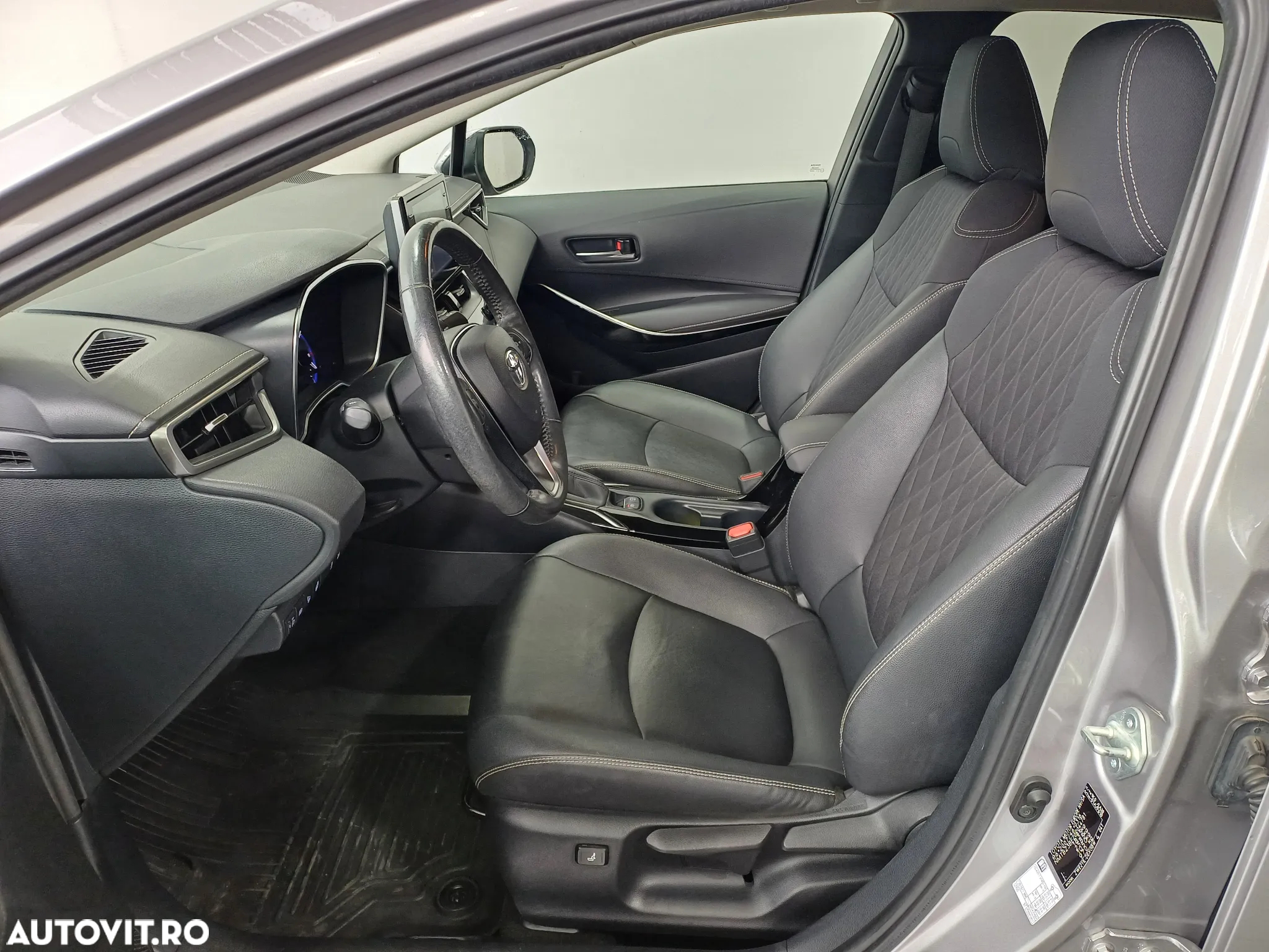 Toyota Corolla 1.8 HSD Exclusive interior Negru - 5