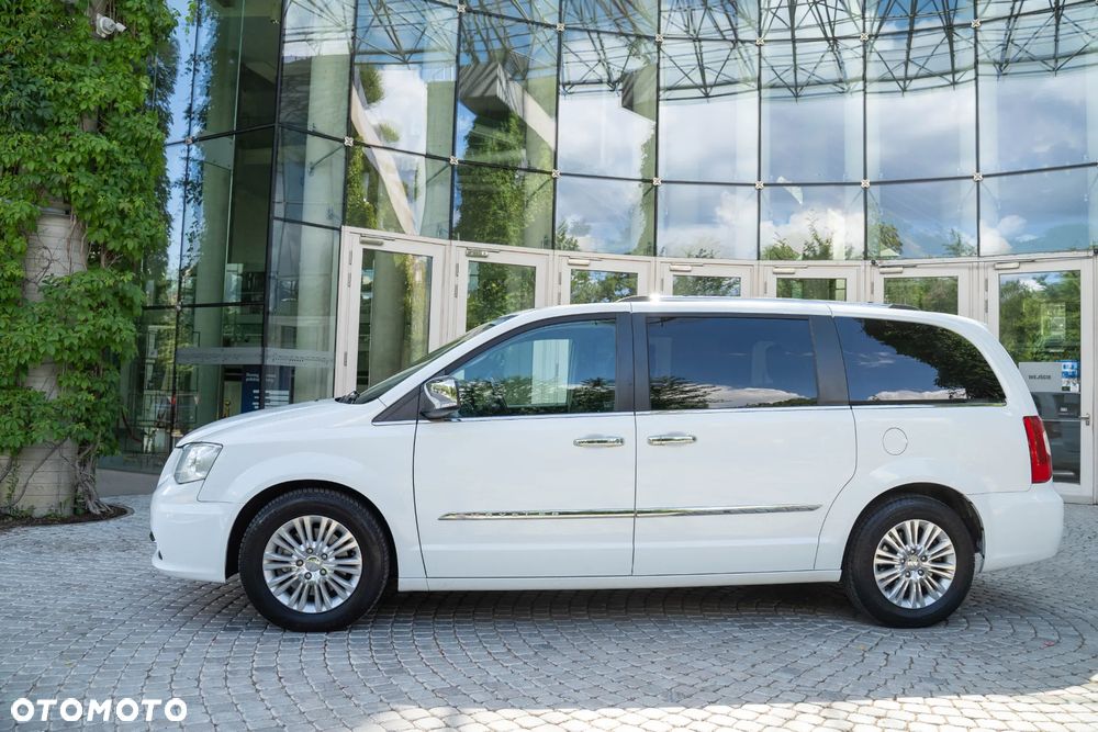 Chrysler Town & Country 3.6 Limited - 8