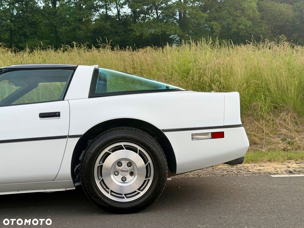 Chevrolet Corvette - 18