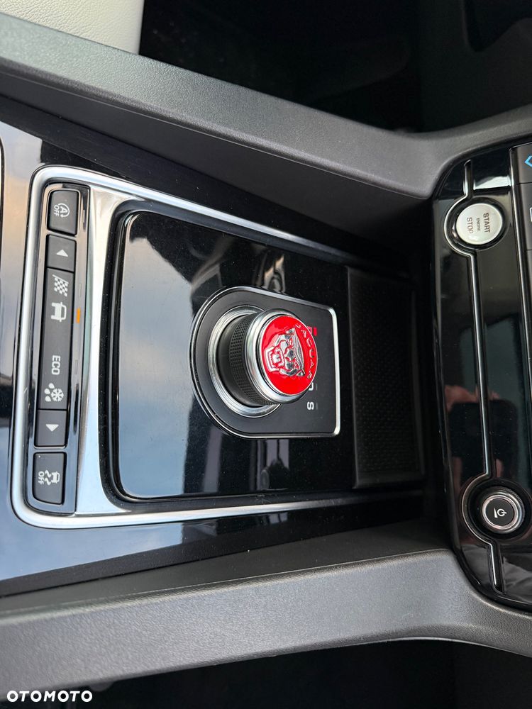 Jaguar F-Pace 25t AWD Prestige - 23