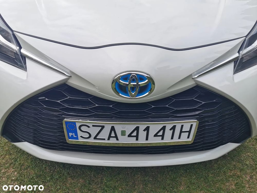 Toyota Yaris Hybrid 100 Selection - 12