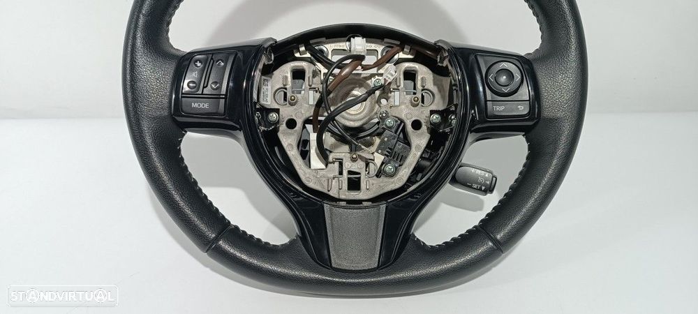 VOLANTE TOYOTA YARIS HYBRID ACTIVE - 3