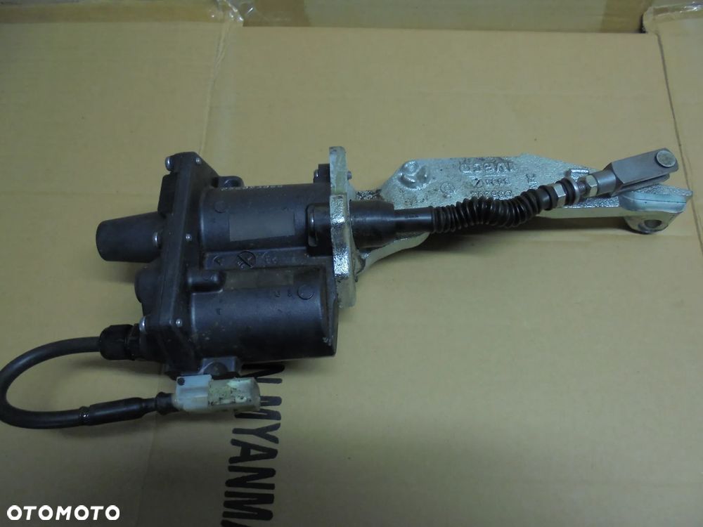 SIŁOWNIK HAMULCA RĘCZNEGO prawy 42580572/5802579834 Iveco Daily 65C70C 19- - 2