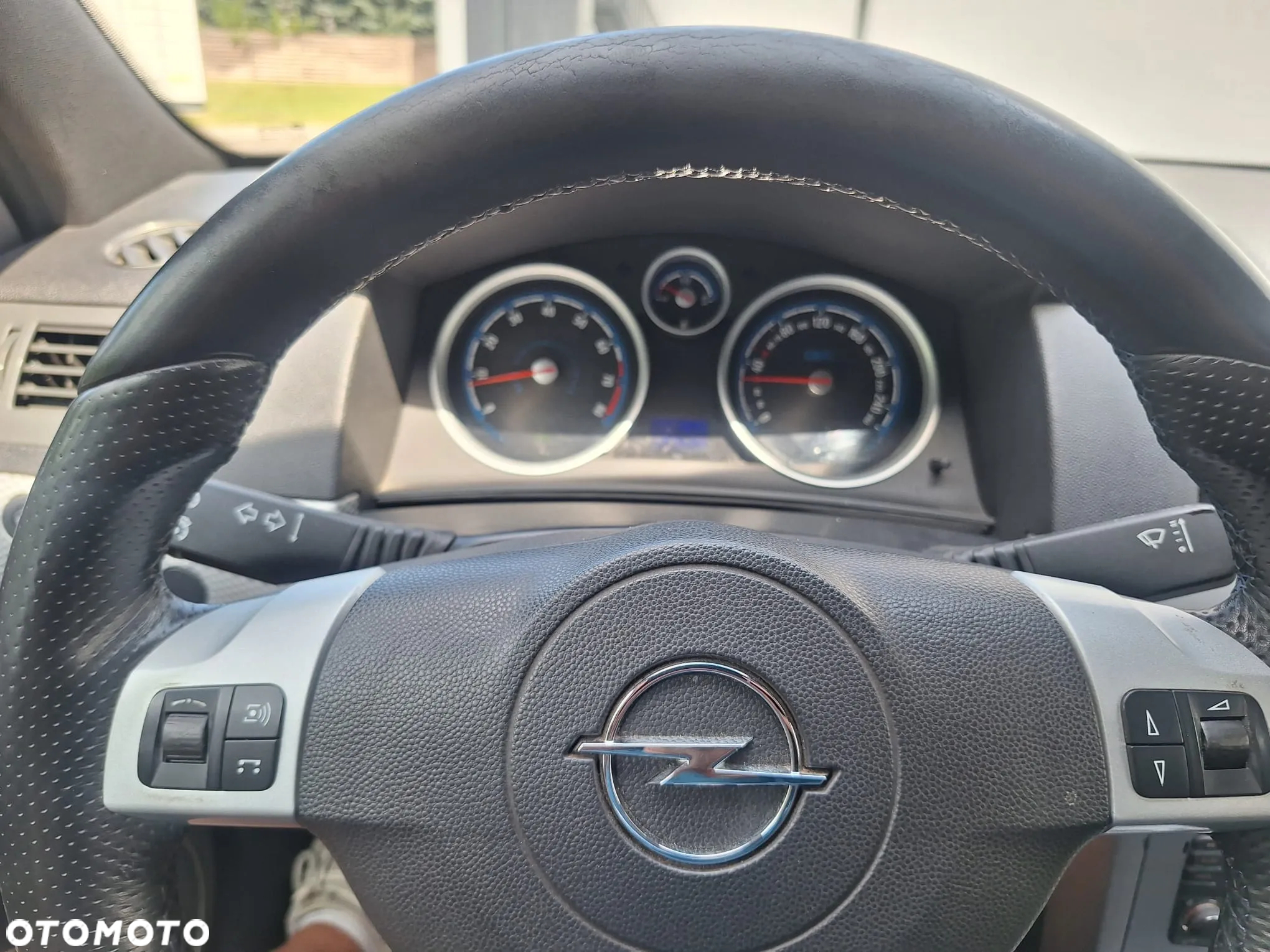 Opel Astra GTC 2.0 Turbo Sport - 24
