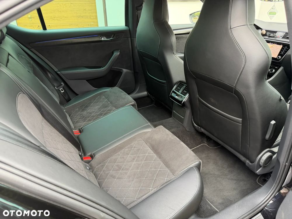 Skoda Superb 2.0 TDI DSG Sportline - 10