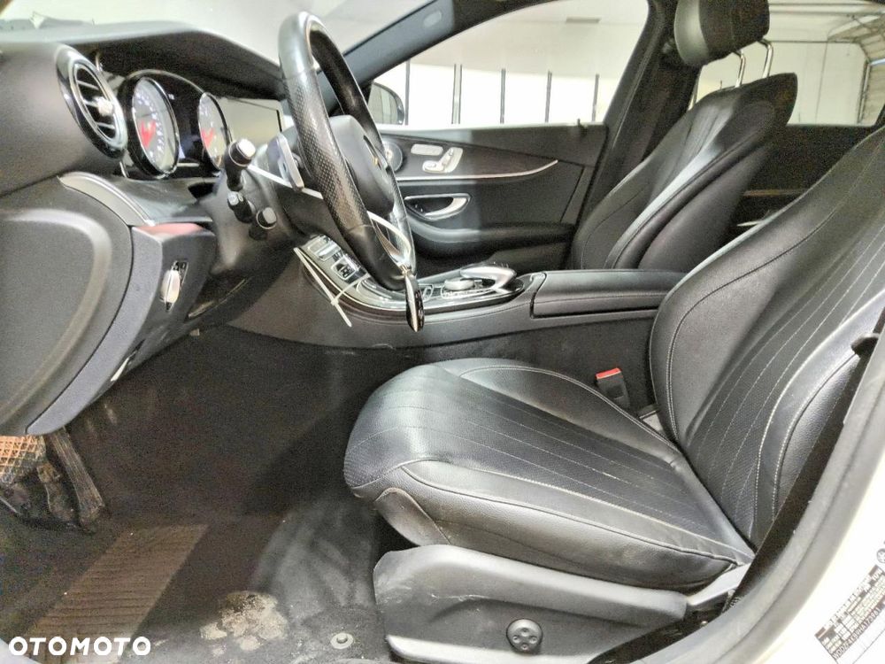 Mercedes-Benz Klasa E 300 9G-TRONIC - 7