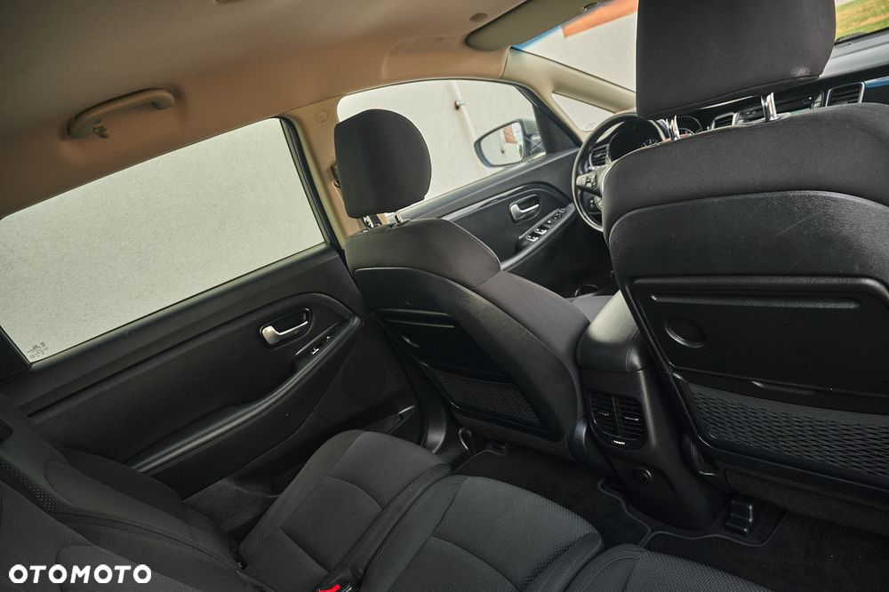 Kia Carens 1.6 GDI Attract - 8