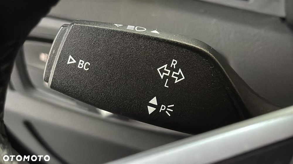 BMW Seria 2 218d - 32