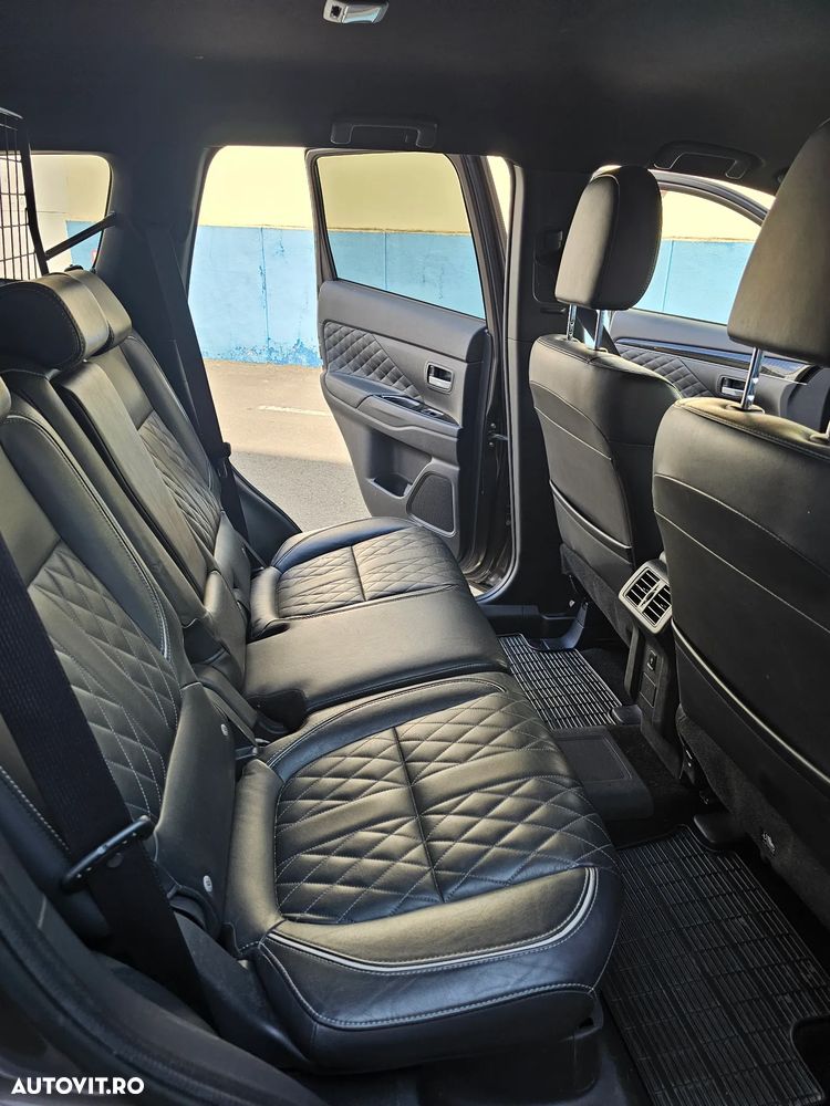 Mitsubishi Outlander PHEV 2.4 L 4X4 Instyle - 17