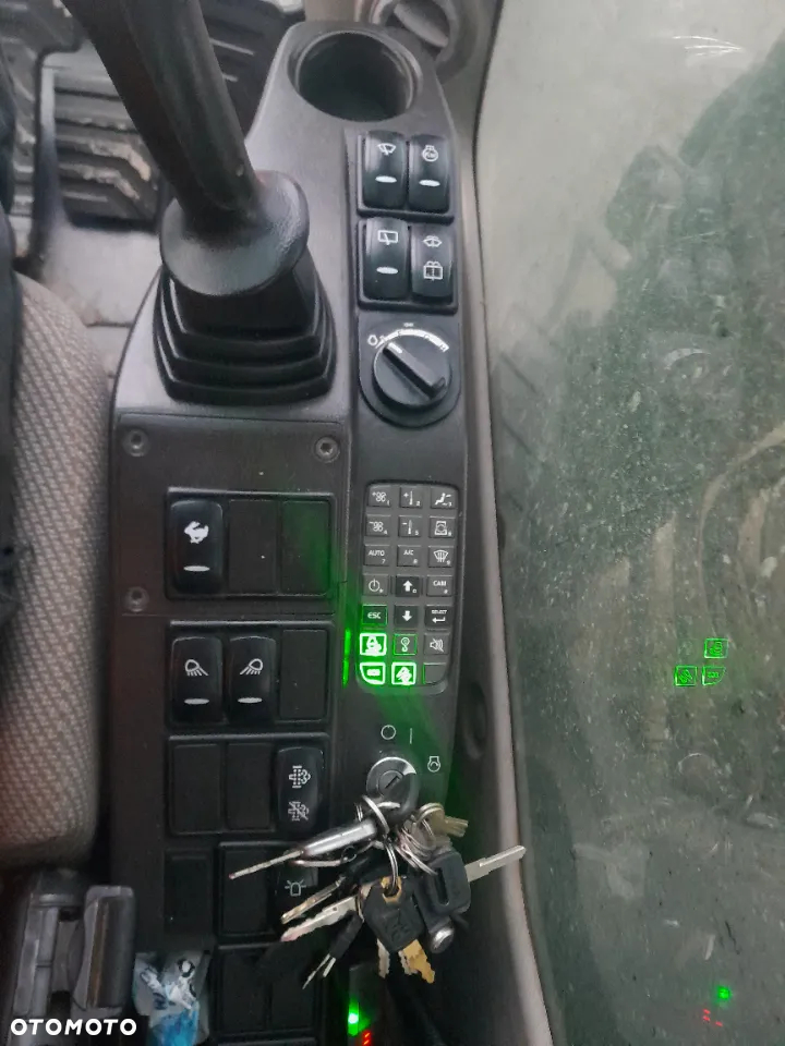 Volvo EC220D - 6