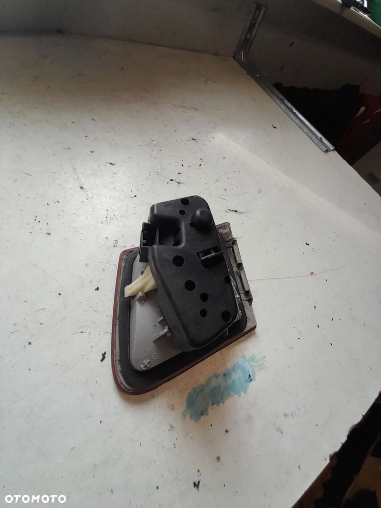 } BMW E46 touring  LAMPA TYŁ PRAWA W KLAPĘ - 3