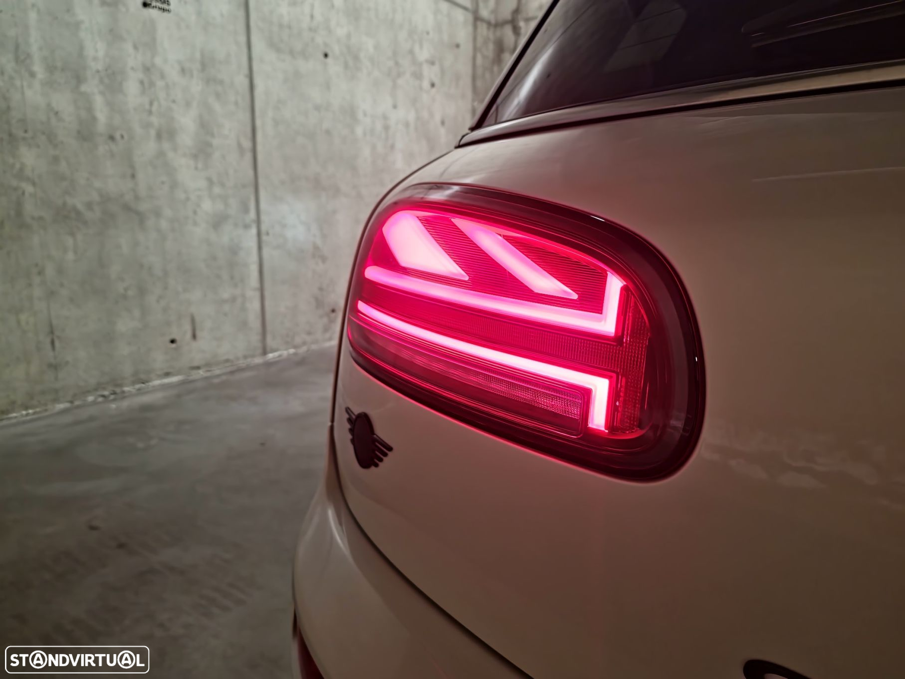 MINI Clubman Cooper D Premium Essential Auto - 12
