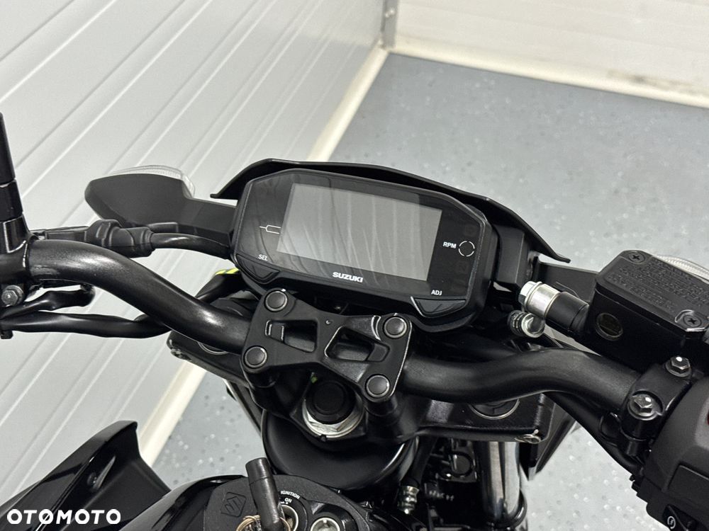 Suzuki GSX - 13