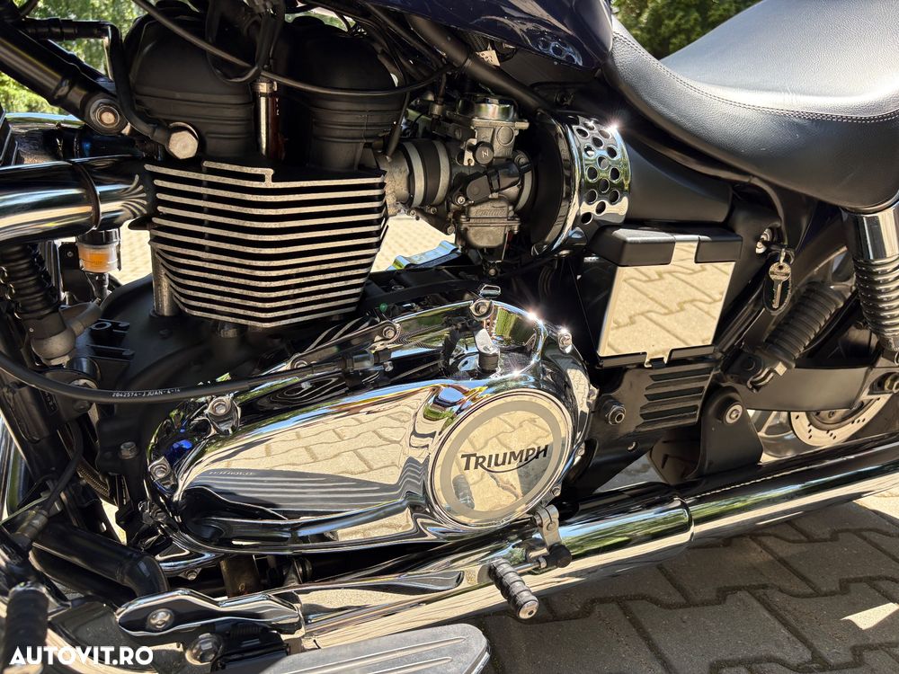 Triumph Bonneville - 2