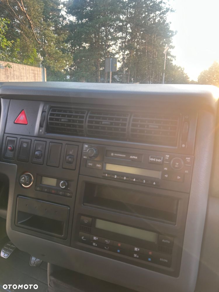 Volkswagen Multivan - 14
