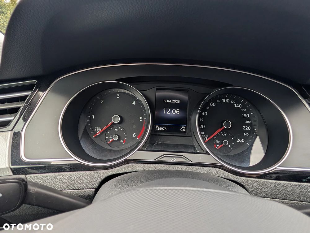 Volkswagen Passat 2.0 TDI SCR DSG - 36