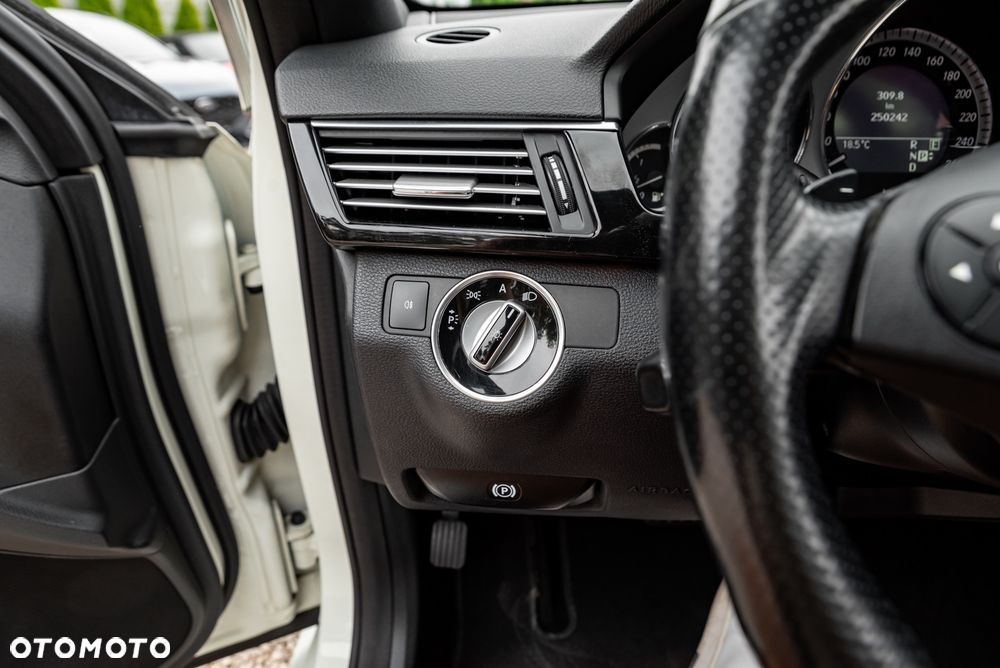 Mercedes-Benz Klasa E 350 CDI 4-Matic BlueEff - 31