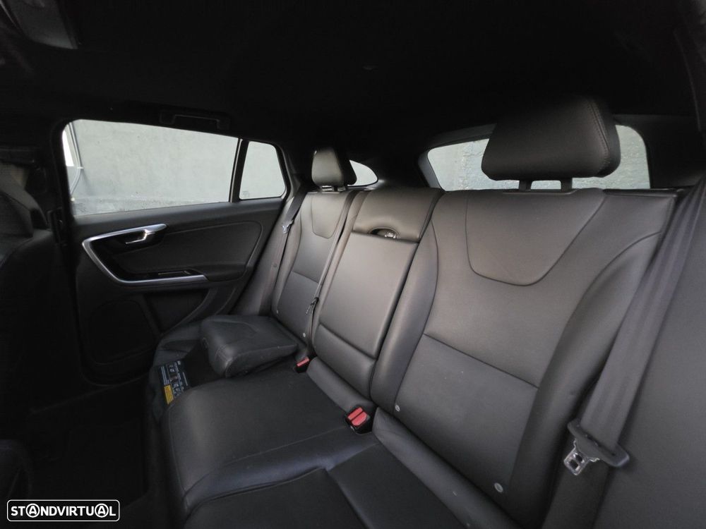 Volvo V60 Cross Country 2.0 D3 Summum Geartronic - 16