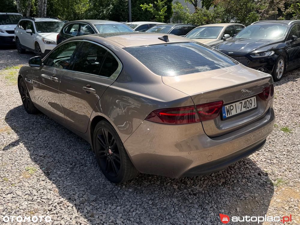 Jaguar XE 2.0 T Prestige - 5