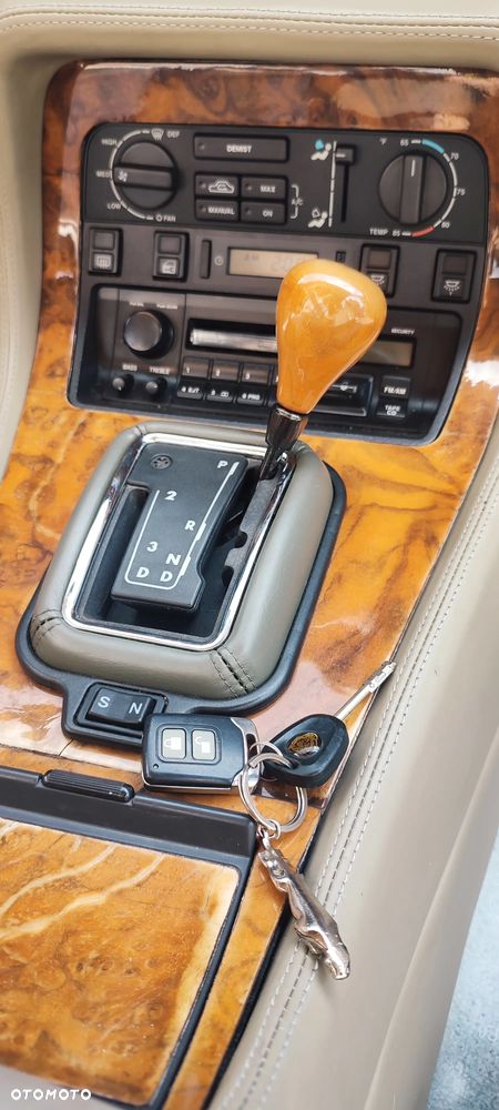 Jaguar XJ XJ12 6.0 - 16