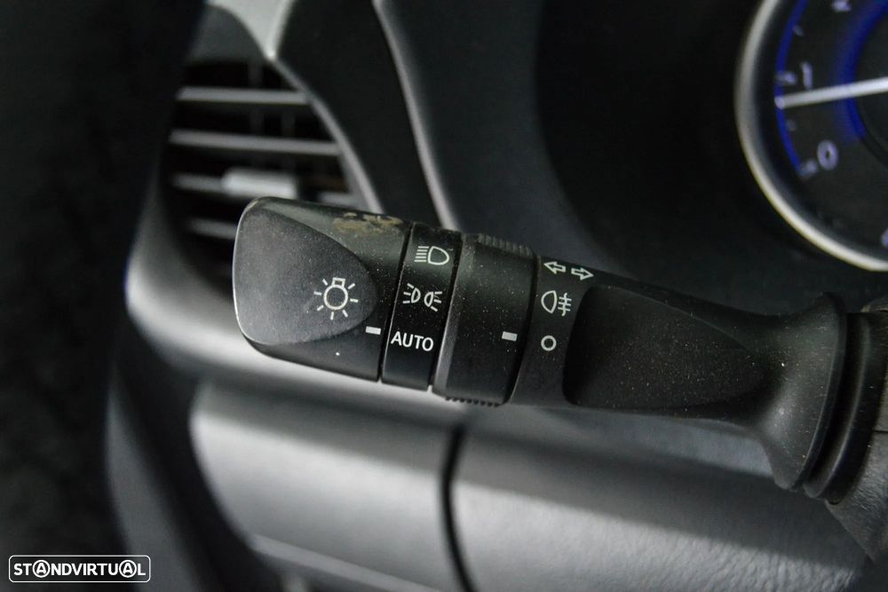 Toyota Hilux 2.4 D-4D 4X4 Cabine Simples 2L - 27